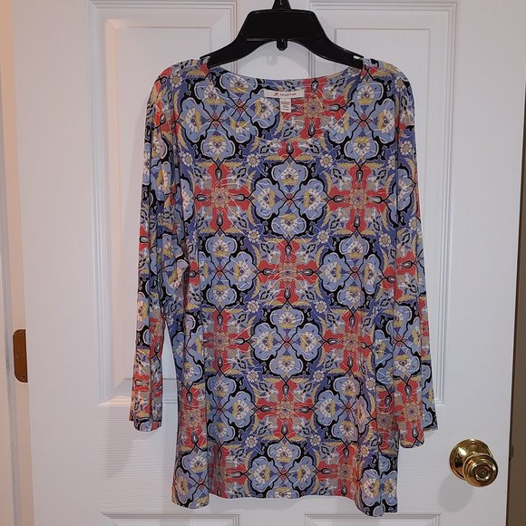 JM Collection beautiful dressy top - Picture 2 of 4